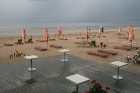 Kā jau luksus pludmales viesnīcai iederas, tad viesu rīcībā ir sava privātā pludmale ar viesnīcas restorāna servisu 14