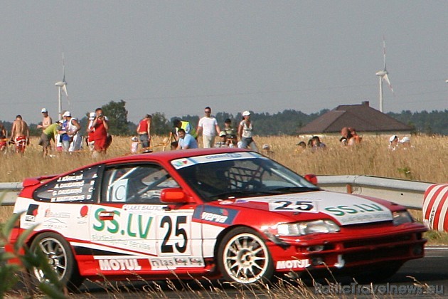 Viena no latviešu ekipāžām Honda CRX (PAPA`S RACING TEAM), kura kopvērtējumā ierindojās 29.vietā, veicot 281 apli un savā klasē A1600 ieņemot 4.vietu Viena no latviešu ekipāžām Honda CRX (PAPA`S RACING TEAM), kura kopvērtējumā ierindojās 29.vietā, veicot 281 apli un savā klasē A1600 ieņemot 4.vietu 35355