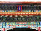 Krāsu un ķīniešu ornamentiem bagātā arhitektūra 14