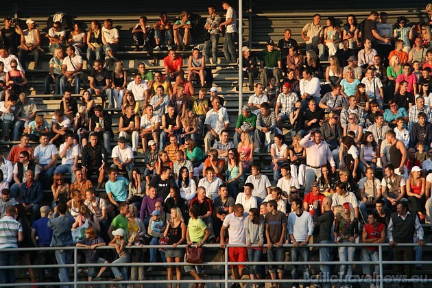 Šoreiz Biķernieku auto sporta stadiona tribīnes bija pilnas ar skatītājiem un atbalstītājiem 35965
