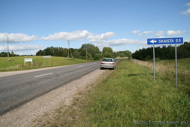 Pa ceļam no Krāslavas uz Dagdu ir apdzīvota vieta Skaista un baltā norāde liecina, ka tuvumā atrodas atpūtas komplekss Dridži pie Baltijas dziļākā eze Pa ceļam no Krāslavas uz Dagdu ir apdzīvota vieta Skaista un baltā norāde liecina, ka tuvumā atrodas atpūtas komplekss Dridži pie Baltijas dziļākā eze 36363