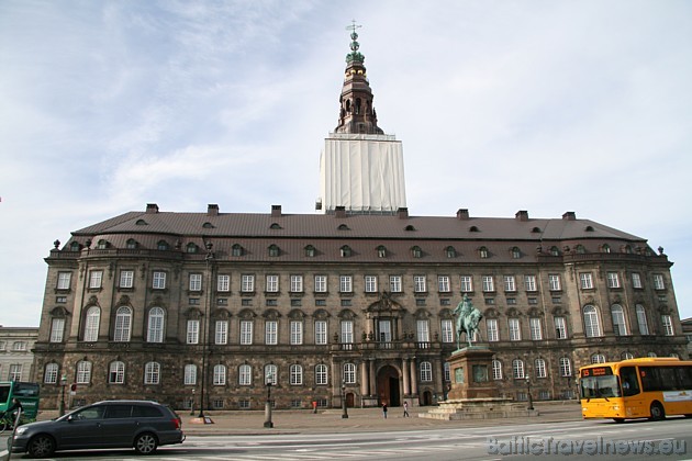Kristiānsborgas pils. Pirmo reizi Kopenhāgena ir minēta 1043.gadā un kopš 14. gadsimta ir oficiālā Dānijas galvaspilsēta Kristiānsborgas pils. Pirmo reizi Kopenhāgena ir minēta 1043.gadā un kopš 14. gadsimta ir oficiālā Dānijas galvaspilsēta 36885