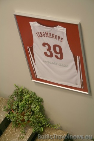 Viens no fitnesa kluba atribūtiem ir basketbola krekls ar numuru 39 37033
