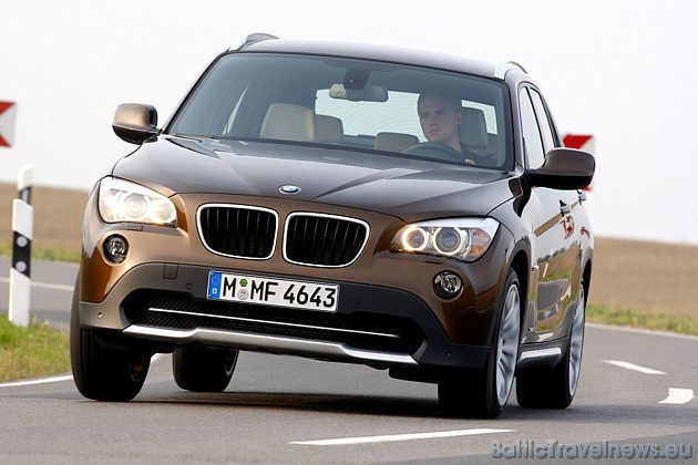 Jaunais BMW X1 pie pircējiem nonāks 2009.gada oktobrī un Vācijā bāzes cena būs sākot no 27 200 eiro (BMW X1 sDrive 18i, pavasarī) Jaunais BMW X1 pie pircējiem nonāks 2009.gada oktobrī un Vācijā bāzes cena būs sākot no 27 200 eiro (BMW X1 sDrive 18i, pavasarī) 37242