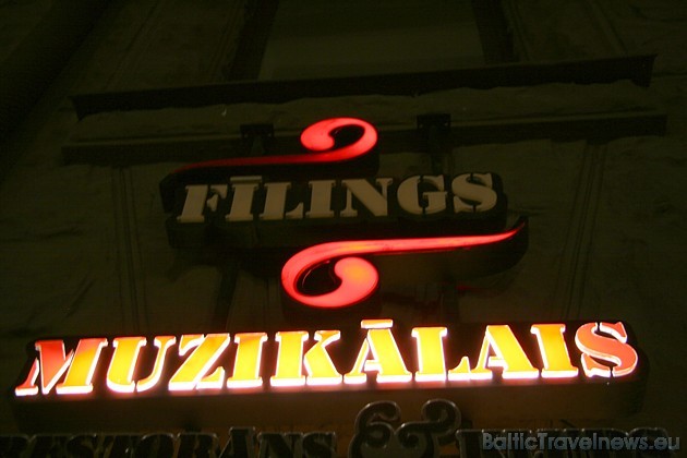 Muzikālais klubs un restorāns Fīilings atrodas Smilšu iela 1/3, kas ir blakus Doma laukumam Vecrīgā Muzikālais klubs un restorāns Fīilings atrodas Smilšu iela 1/3, kas ir blakus Doma laukumam Vecrīgā 37417