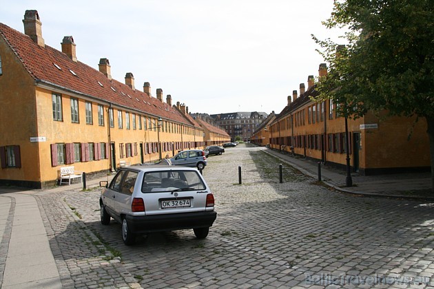 Industriālā laikmeta liecības, kad Kopenhāgenas strādnieki dzīvoja garās rindu mājas, lai katru rītu dotos uz rūpnīcu Industriālā laikmeta liecības, kad Kopenhāgenas strādnieki dzīvoja garās rindu mājas, lai katru rītu dotos uz rūpnīcu 37627