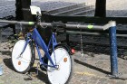 Daudzās pilsētas vietās ir pieejami bezmaksas velosipēdi, kas būtiski paātrina pilsētas apskati 15