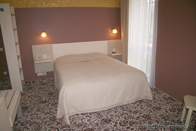 Speciāls piedāvājums ir šodien (6.11.2009), kur divvietīga istaba maksā tikai 15 Ls (2 personām) un vienvietīga istaba 10 Ls 38018