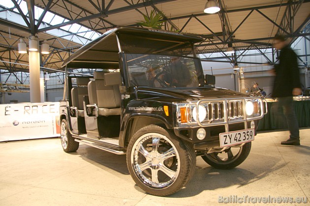 HUMMER ir pirmā proporcionāli precīzā un oficiāli licenzētā elektriskā automašīna, kas veidota pēc H3 HUMMER parauga un pārstāv tā zīmolu HUMMER ir pirmā proporcionāli precīzā un oficiāli licenzētā elektriskā automašīna, kas veidota pēc H3 HUMMER parauga un pārstāv tā zīmolu 38196