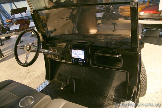 HUMMER izceļas ar savu drošību, ergonomisko salona iekārtojumu un komfortu 38198