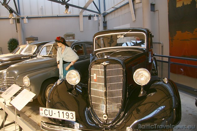 Rīgas Motormuzejs, kas darbojas kopš 1989.gada prezentē apmēram 200 senlaicīgas un retas automašīnas. 2008.gadā muzeju apmeklēja 61 000 ciemiņu Rīgas Motormuzejs, kas darbojas kopš 1989.gada prezentē apmēram 200 senlaicīgas un retas automašīnas. 2008.gadā muzeju apmeklēja 61 000 ciemiņu 38211