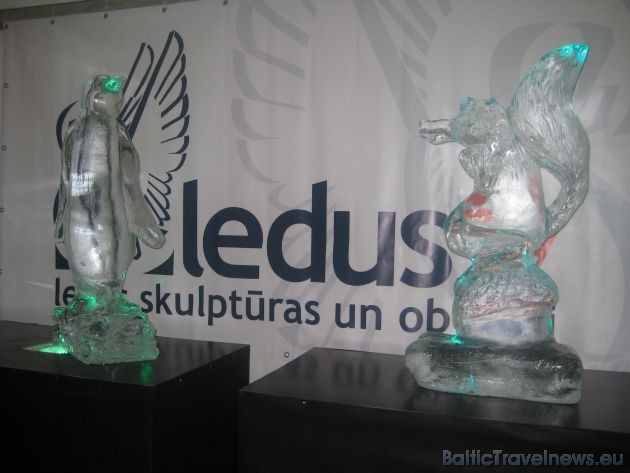 Mākslinieki jau vairākus gadus piedalās dažādos ledus un smilšu skulptūru festivālos, kā arī tēlniecības performancēs ar citiem materiāliem Mākslinieki jau vairākus gadus piedalās dažādos ledus un smilšu skulptūru festivālos, kā arī tēlniecības performancēs ar citiem materiāliem 38682