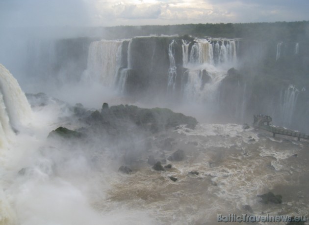 Iguasu ūdenskritums atrodas uz Brazīlijas un Argentīnas robežas. Skats uz ūdenskritumu no Brazīlijas puses 38789