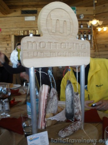 Motolino ir pacēlāju un slēpošanas pasu uzņēmums, kuram pieder ielejas vienā no nogāzēm. Savā slēpošanas dienas grafikā noteikti ir jāiekļauj pasēdēša 39088