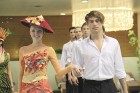 Konkursa Mis un Mr Latvija dalībnieki demonstrē Roberta Krauzes kleitas 51