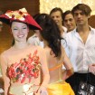 Konkursa Mis un Mr Latvija dalībnieki demonstrē Roberta Krauzes kleitas 55