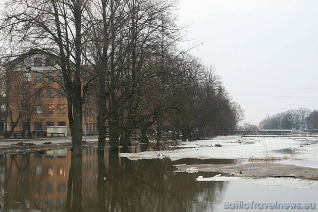 Jelgavā applūdušas ielas, kas atrodas ap Driksas, Lielupes un Svētes upēm 41579