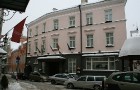 Igaunijas galvaspilsētas Tallinas vecpilsētā atrodas luksus kategorijas viesnīca Hotel St. Petersbourg (Rataskaevu 7) 1