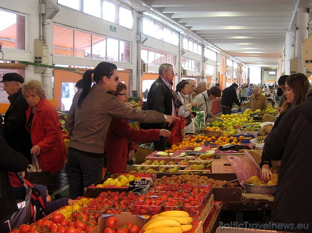 Viena no jaukākajām vietām Kannās ir vietējais tirdziņš, kur var iegādāties svaigus augļus, dārzeņus un puķes par ļoti pieņemamām cenām 41934