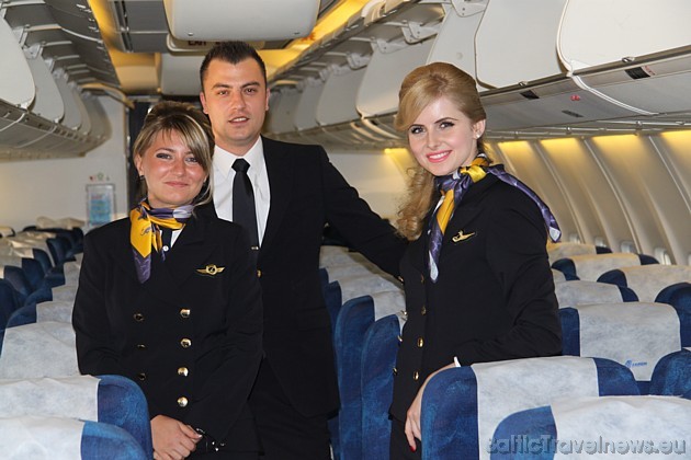 Lidsabiedrības Tarom pasažieru apkalpojušais personāls 42168