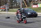 Motosportists Raimonds Pastars ar motorolleru pret Honda, kuru arī pieveic 4