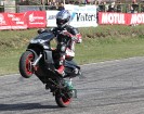 Motosportists Raimonds Pastars demonstrē trikus ar motorolleri 6