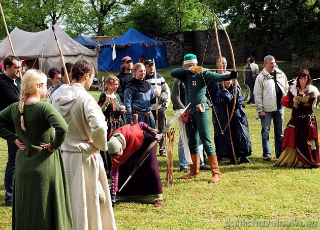 Cēsis – tie ir svētki – Cēsu Mākslas festivāla mūsdienu mākslas izstādes, bruņinieku cīņas Viduslaiku svētkos un silto vasaras vakaru koncerti Pils pa Cēsis – tie ir svētki – Cēsu Mākslas festivāla mūsdienu mākslas izstādes, bruņinieku cīņas Viduslaiku svētkos un silto vasaras vakaru koncerti Pils pa 42825