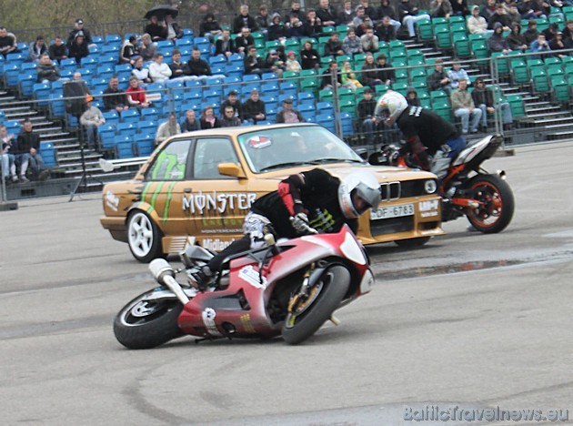 Drifts ar motociklu un BMW 42941