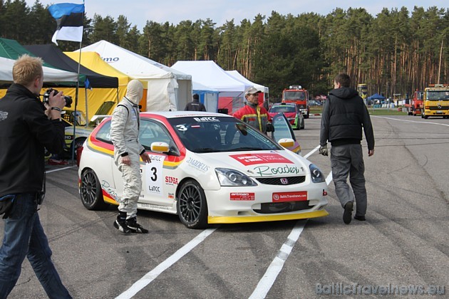 Sporta Honda ar numuru 3 priekš Travelnews.lv ir īpašs, jo to pilotē vairākkārtējais Baltijas čempions autošosejā Egons Lapiņš un automašīnu rotā Balt Sporta Honda ar numuru 3 priekš Travelnews.lv ir īpašs, jo to pilotē vairākkārtējais Baltijas čempions autošosejā Egons Lapiņš un automašīnu rotā Balt 42974