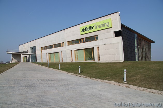 Latvijas nacionālā aviokompānija airBaltic ir izveidojusi airBaltic Training aviācijas apmācību centru starptautiskajā lidostā Rīga 43275