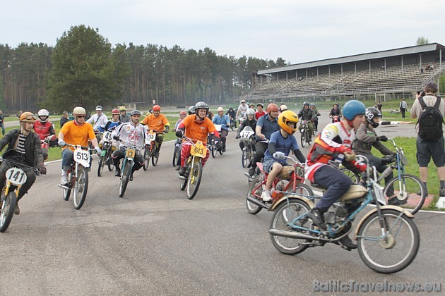 Pēc Padomju Savienības vadības lēmuma agrākajai Ērenpreisa velosipēdu fabrikai, ko pēc kara nacionalizēja, bija jākļūst par vienu no vadošajām rūpnīcā Pēc Padomju Savienības vadības lēmuma agrākajai Ērenpreisa velosipēdu fabrikai, ko pēc kara nacionalizēja, bija jākļūst par vienu no vadošajām rūpnīcā 43341