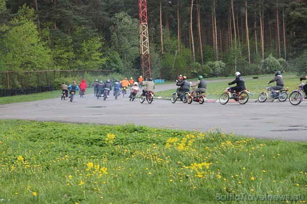 Gaidam Zelta mopēds 2011 Biķerniekos! 43362