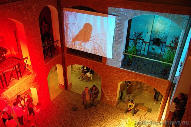 Pils gaismas un ēnu spēles priecē Muzeju nakts apmeklētājus 43426