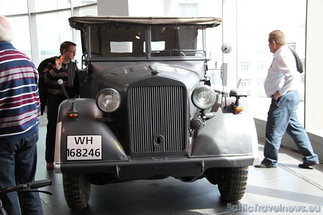 Militārām vajadzībām gatavots spēkrats Horch 901 Typ 40, 1940. gads, saražoti 7 033 eksemplāri, maksimālais ātrums 96 km/h Militārām vajadzībām gatavots spēkrats Horch 901 Typ 40, 1940. gads, saražoti 7 033 eksemplāri, maksimālais ātrums 96 km/h 43438