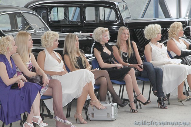 Blondīnes gatavojas uznācienam 44012