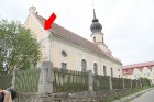 Baznīcas sienā ir iemūrēta Napoleona laika lielgabala lode 3