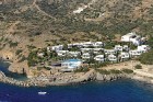 The Elounda Village kūrortviesnīca ar 208 elegantām istabām, vasarnīcām un laukumiem atrodas vienā no gleznainākajām Krētas salas vietām 2