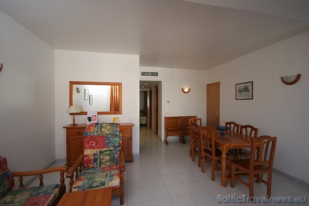 Otrais apartaments ir apmēram 40 m²plašs, domāts 2-4 cilvēkiem, ir iekļauta guļamistaba, viesistaba ar virtuves nišu un pārējais standarta numura aprī Otrais apartaments ir apmēram 40 m²plašs, domāts 2-4 cilvēkiem, ir iekļauta guļamistaba, viesistaba ar virtuves nišu un pārējais standarta numura aprī 45362