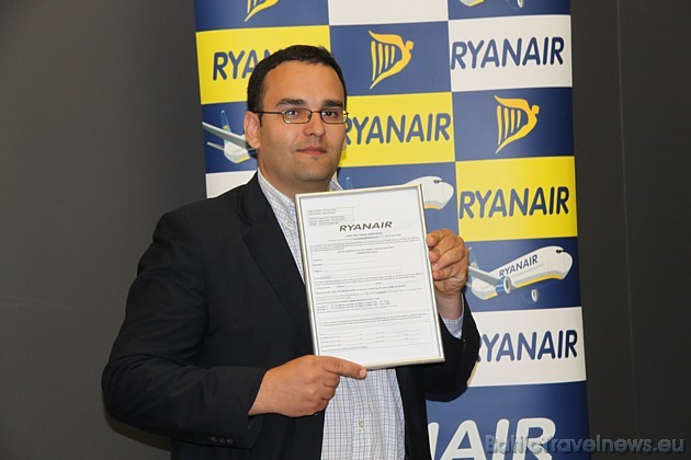21.06.2010 zemo cenu lidsabiedrība Ryanair starptautiskajā lidostā Rīga sveica savu četrmiljono pasažieri 21.06.2010 zemo cenu lidsabiedrība Ryanair starptautiskajā lidostā Rīga sveica savu četrmiljono pasažieri 45469