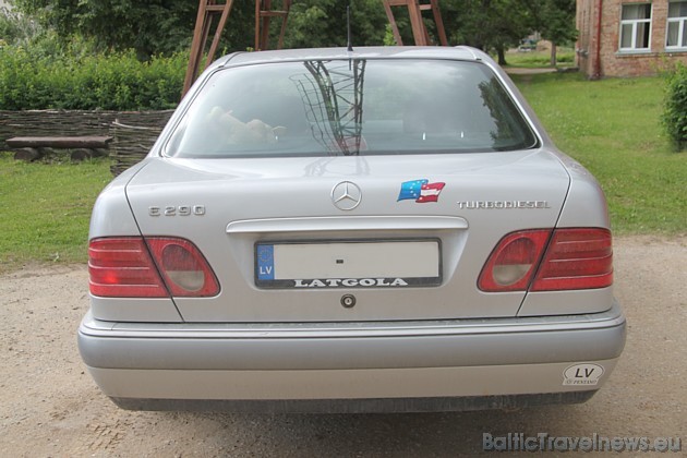 Mercedes ar uzrakstu LATGOLA 45589