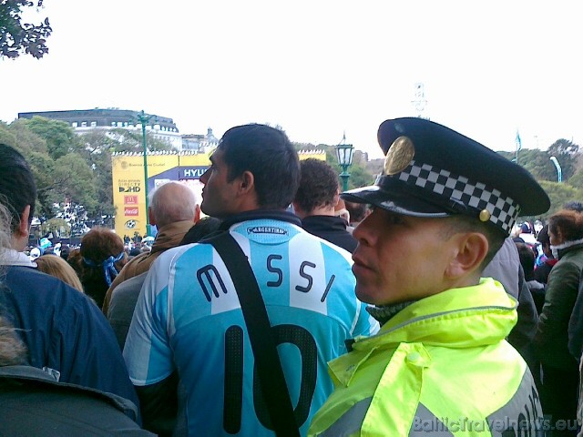 Messi ar numuru 10 ir viens no fanu iecienītākajiem krekliem. Mobilā telefona foto: www.relaksture.lv 45624