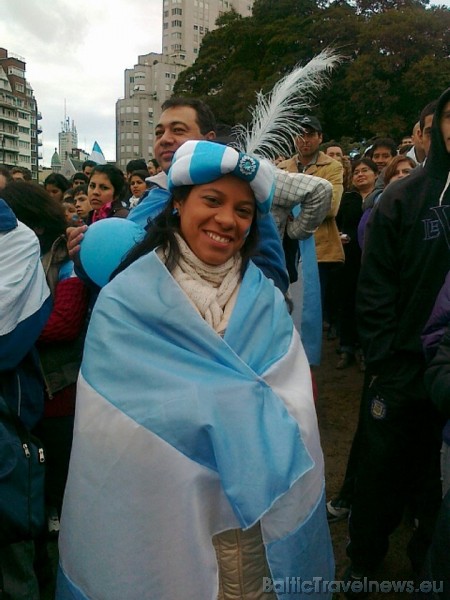 Buenosairesas futbola līdzjūtēja. Mobilā telefona foto: www.relaksture.lv 45635