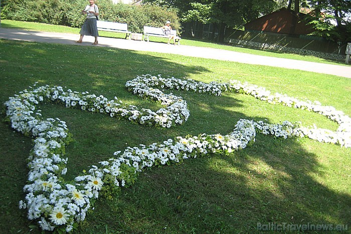 2010.gada 6.jūlijā Dziesmu svētku parkā notika X Latvijas skolu jaunatnes dziesmu un deju svētku piemiņas pasākums 2010.gada 6.jūlijā Dziesmu svētku parkā notika X Latvijas skolu jaunatnes dziesmu un deju svētku piemiņas pasākums 45989