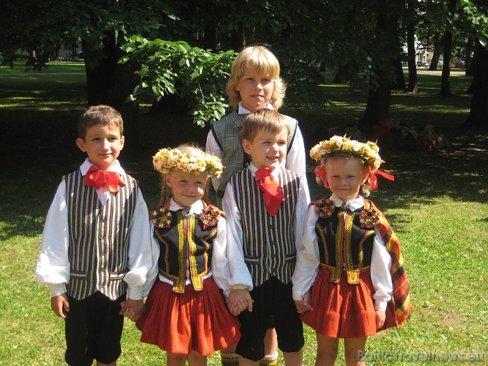 Mazie X Latvijas skolu jaunatnes dziesmu un deju svētku dalībnieki 46007