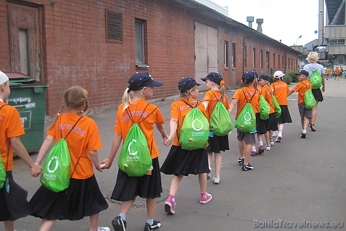 2010. gada 7. jūlijā no agra rīta līdz vēlam vakaram notika X Latvijas skolu jaunatnes deju svētku mēģinājums Daugavas stadionā 2010. gada 7. jūlijā no agra rīta līdz vēlam vakaram notika X Latvijas skolu jaunatnes deju svētku mēģinājums Daugavas stadionā 46019