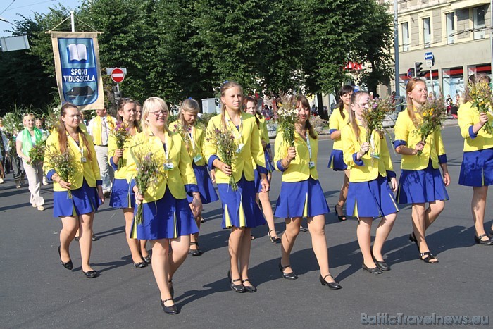X Latvijas skolu jaunatnes dziesmu un deju svētku gājiens 46211