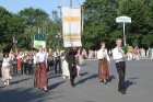 X Latvijas skolu jaunatnes dziesmu un deju svētku gājienā iet Baltinavas novads 12