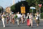 X Latvijas skolu jaunatnes dziesmu un deju svētku gājienā iet Ciblas novads 25