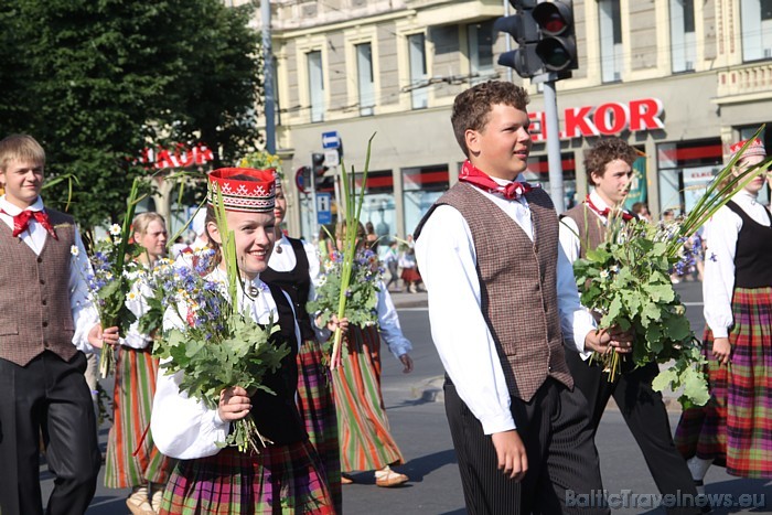 X Latvijas skolu jaunatnes dziesmu un deju svētku gājiens 46258