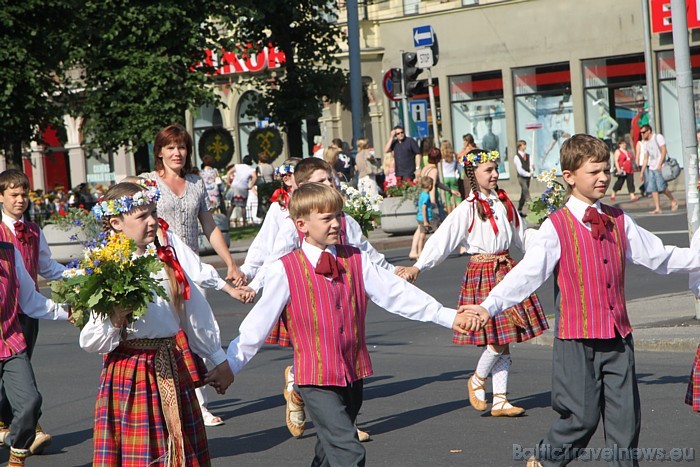 X Latvijas skolu jaunatnes dziesmu un deju svētku gājiens 46266